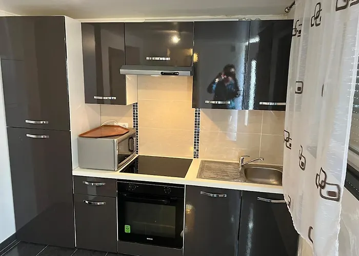 Private 1-bedroom In Centre Daire